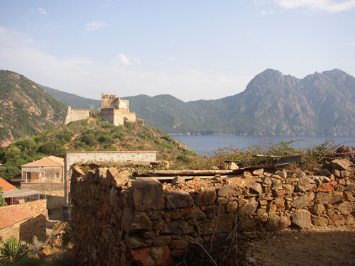 40 )  castello sul fondo