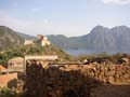 40 )  castello sul fondo